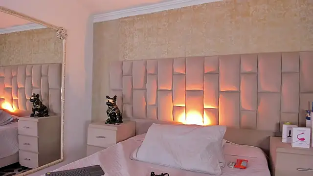 EmmaTorres  online show from 11.15.25