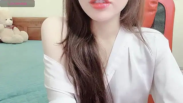 Snapshot of TrinhH_Nabbi chatting on 01.10.25 TrinhH Nabbi online show from 01.10.25