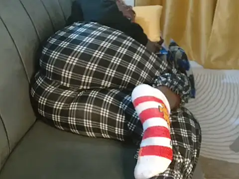 Snapshot of leslysexygirl chatting on 11.03.25 leslysexygirl online show from 11.03.25