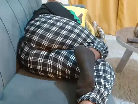 Snapshot of leslysexygirl chatting on 11.26.25 leslysexygirl online show from 11.26.25