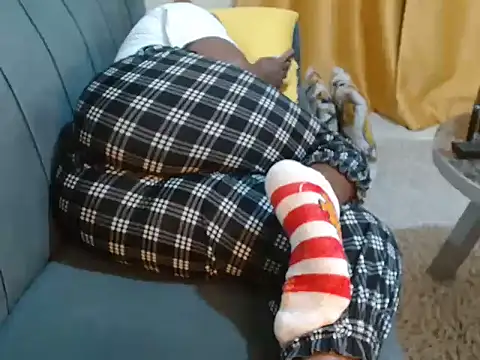 Snapshot of leslysexygirl chatting on 12.01.25 leslysexygirl online show from 12.01.25