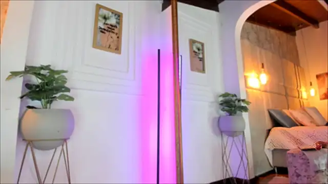 AlessiaLondon online show from 02.07.25