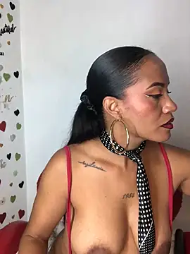 Snapshot of AdelaHaneix chatting on 10.26.25 AdelaHaneix online show from 10.26.25