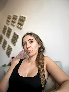 RaquelleDevon online show from 12.19.25