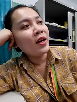 Snapshot of Benlla2802 chatting on 12.15.24 Benlla2802 online show from 12.15.24