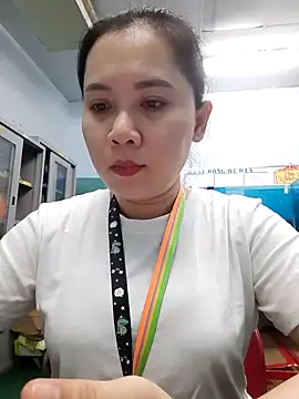 Snapshot of Benlla2802 chatting on 12.17.24 Benlla2802 online show from 12.17.24