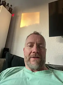 Snapshot of Rockburg chatting on 03.21.25 Rockburg online show from 03.21.25