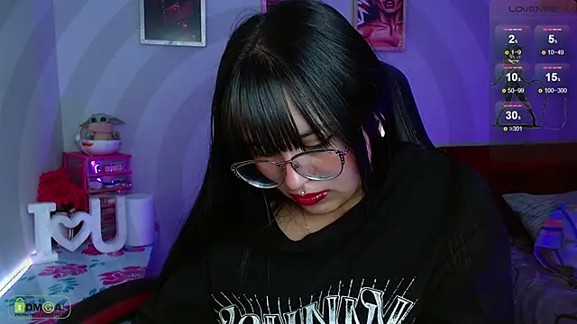 Snapshot of Miss_scarllet_ chatting on 12.16.24 Miss scarllet online show from 12.16.24