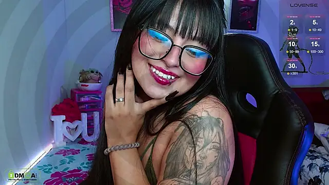 Snapshot of Miss_scarllet_ chatting on 02.28.25 Miss scarllet online show from 02.28.25