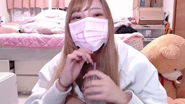 Snapshot of _chanMOMO_ chatting on 01.03.25 chanMOMO online show from 01.03.25