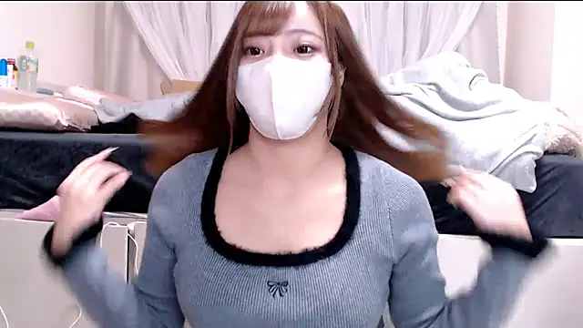 Snapshot of _chanMOMO_ chatting on 02.02.25 chanMOMO online show from 02.02.25