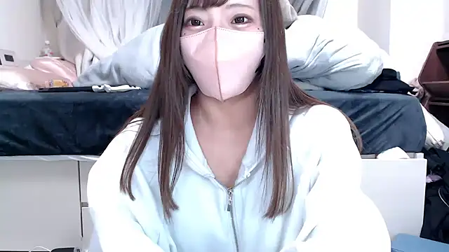 Snapshot of _chanMOMO_ chatting on 03.05.25 chanMOMO online show from 03.05.25