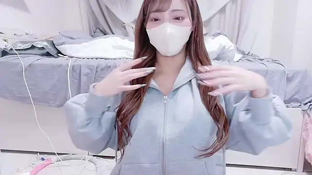 Snapshot of _chanMOMO_ chatting on 10.07.25 chanMOMO online show from 10.07.25