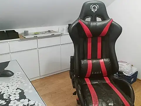 Snapshot of prezydentcam chatting on 12.01.25 prezydentcam online show from 12.01.25