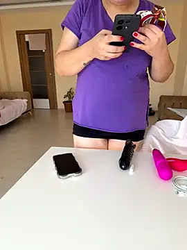 Snapshot of Soinanai chatting on 11.13.25 Soinanai online show from 11.13.25