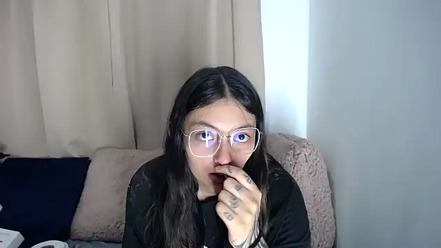 lessliee22  online show from 03.25.26