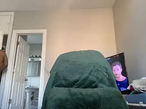 Snapshot of ChiRaqb8 chatting on 10.05.25 ChiRaqb8 online show from 10.05.25