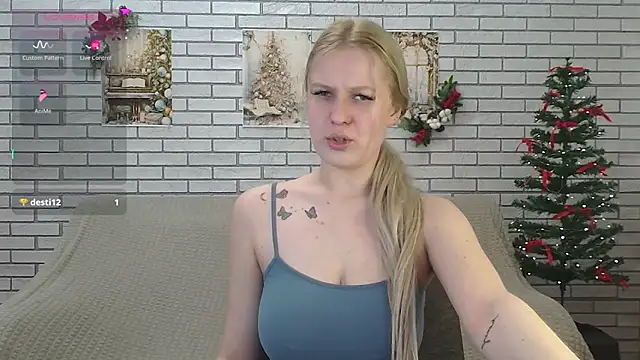Snapshot of EmiliaDuchess chatting on 12.30.24 EmiliaDuchess online show from 12.30.24