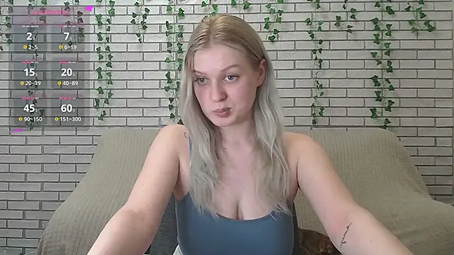 Snapshot of EmiliaDuchess chatting on 01.27.25 EmiliaDuchess online show from 01.27.25