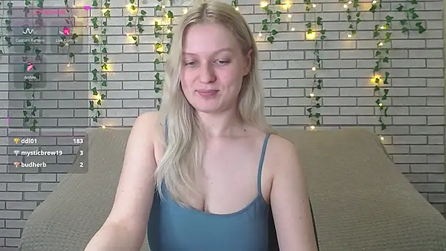 Snapshot of EmiliaDuchess chatting on 02.08.25 EmiliaDuchess online show from 02.08.25