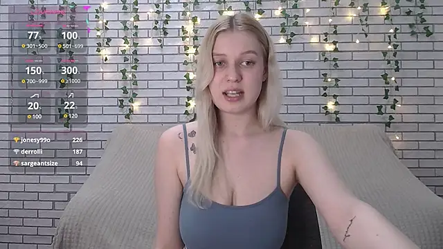 Snapshot of EmiliaDuchess chatting on 02.23.25 EmiliaDuchess online show from 02.23.25