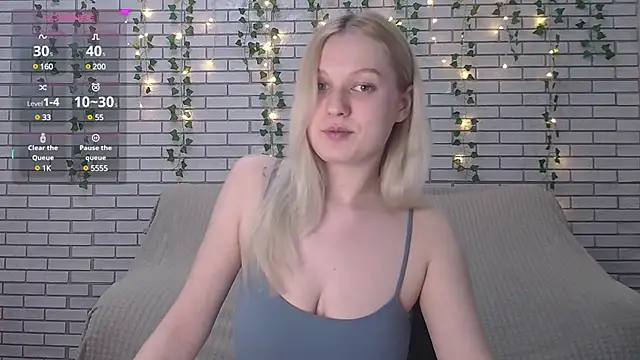 Snapshot of EmiliaDuchess chatting on 02.27.25 EmiliaDuchess online show from 02.27.25