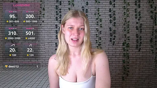 Snapshot of EmiliaDuchess chatting on 09.09.25 EmiliaDuchess online show from 09.09.25