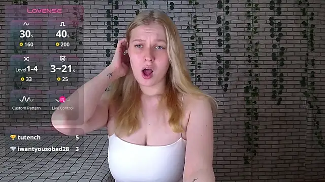 Snapshot of EmiliaDuchess chatting on 09.10.25 EmiliaDuchess online show from 09.10.25