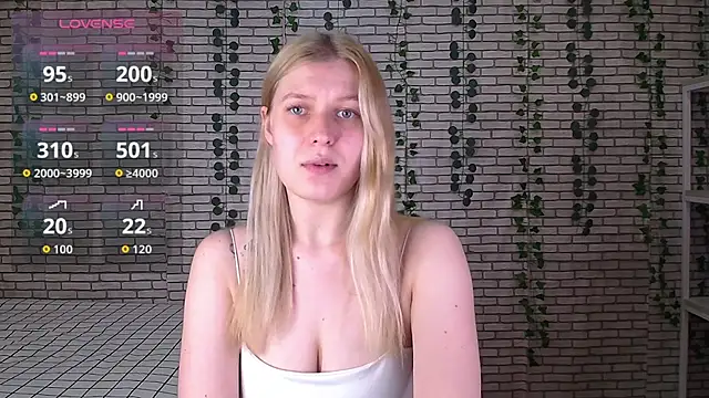 Snapshot of EmiliaDuchess chatting on 09.30.25 EmiliaDuchess online show from 09.30.25