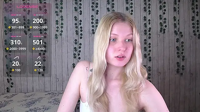 Snapshot of EmiliaDuchess chatting on 11.23.25 EmiliaDuchess online show from 11.23.25