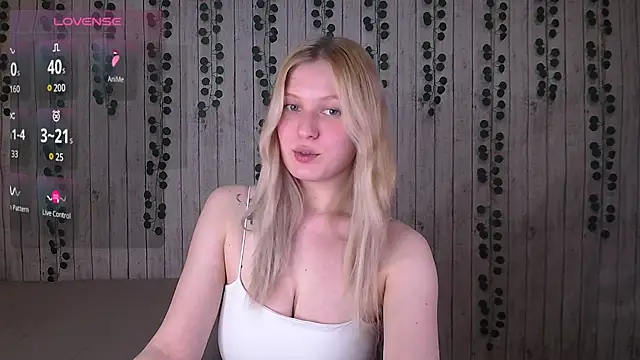 Snapshot of EmiliaDuchess chatting on 11.25.25 EmiliaDuchess online show from 11.25.25