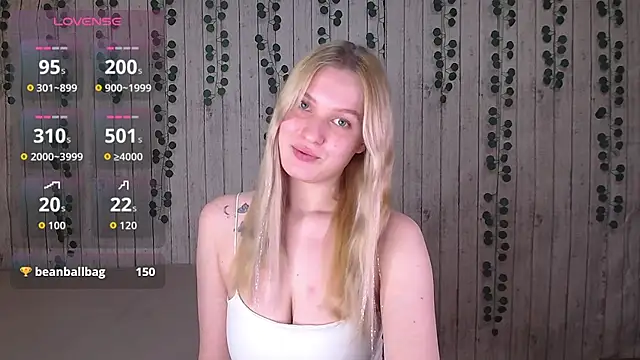 Snapshot of EmiliaDuchess chatting on 11.28.25 EmiliaDuchess online show from 11.28.25