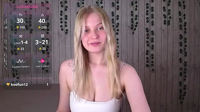 Snapshot of EmiliaDuchess chatting on 12.19.25 EmiliaDuchess online show from 12.19.25