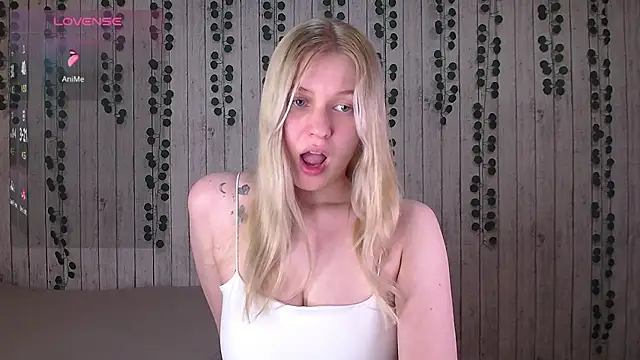 Snapshot of EmiliaDuchess chatting on 12.20.25 EmiliaDuchess online show from 12.20.25