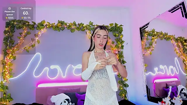 Snapshot of YouliteSllut2 chatting on 12.20.24 YouliteSllut2 online show from 12.20.24