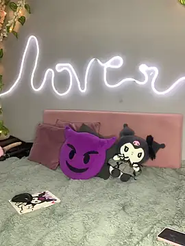 Snapshot of YouliteSllut2 chatting on 12.22.24 YouliteSllut2 online show from 12.22.24