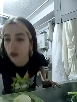 Snapshot of YouliteSllut2 chatting on 03.07.25 YouliteSllut2 online show from 03.07.25