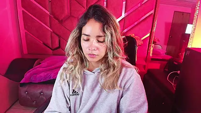 Olivia Fox69 online show from 11.25.25