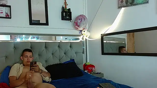 parejacaliente20154 online show from 03.05.25