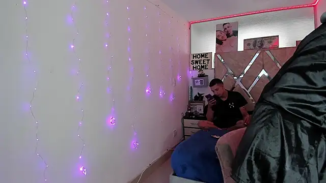 parejacaliente20154 online show from 02.14.26