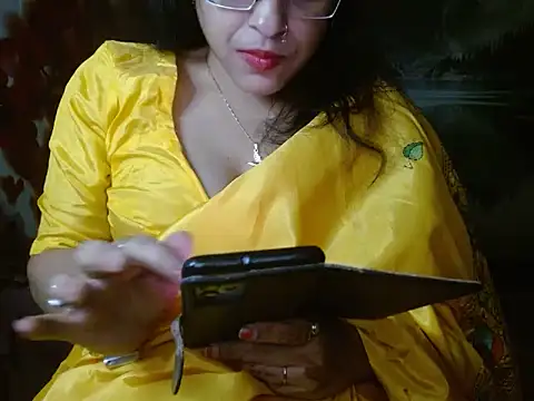 Snapshot of LOVERIAKOL chatting on 12.18.24 LOVERIAKOL online show from 12.18.24