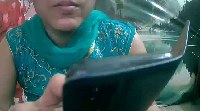 Snapshot of LOVERIAKOL chatting on 02.28.25 LOVERIAKOL online show from 02.28.25