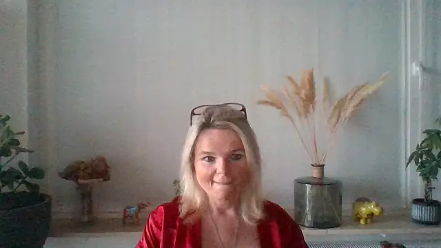 Snapshot of clwm chatting on 09.18.25 clwm online show from 09.18.25