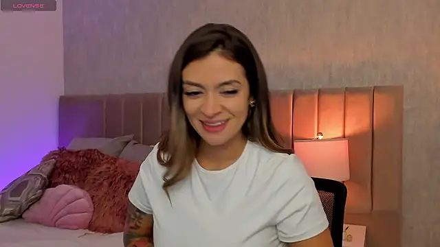 Snapshot of Victoria_romanox chatting on 02.11.25 Victoria romanox online show from 02.11.25