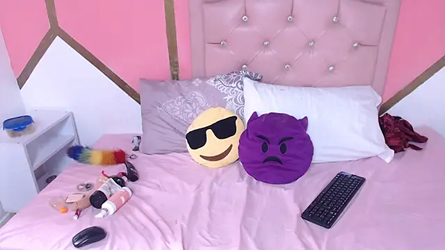 Madeline Woods online show from 02.11.25