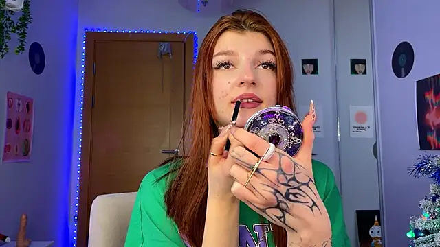Snapshot of Bunny_ShyGirl chatting on 12.17.24 Bunny ShyGirl online show from 12.17.24