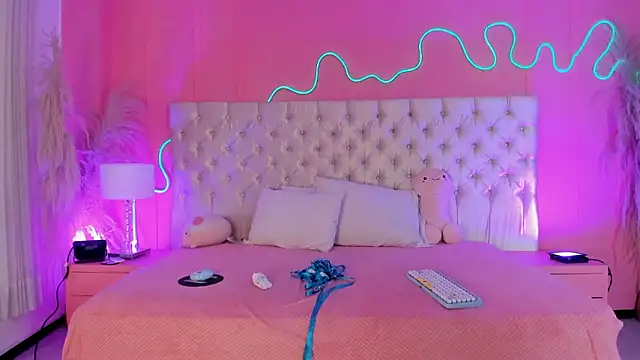 Julieta Cortes   online show from 02.24.26