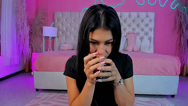 Julieta Cortes   online show from 03.05.26