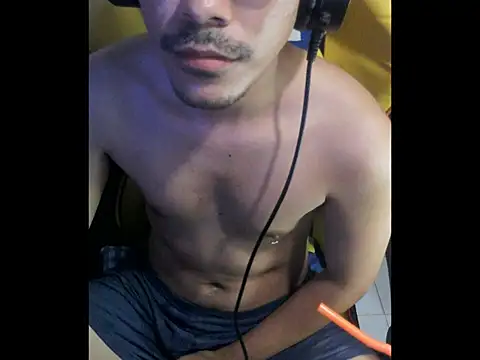 cloudyth1994 online show from 11.06.25