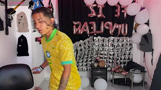 Snapshot of jokergc_2 chatting on 11.25.25 jokergc 2 online show from 11.25.25